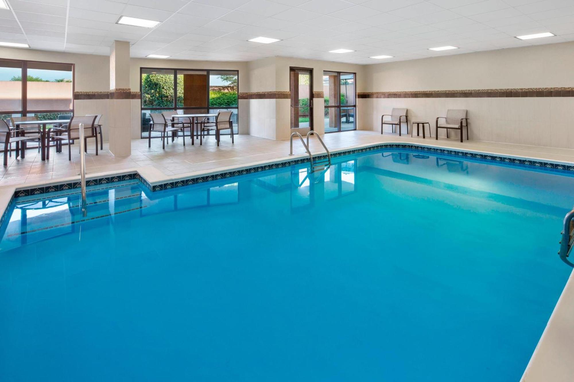 Courtyard Bowling Green Convention Center Экстерьер фото